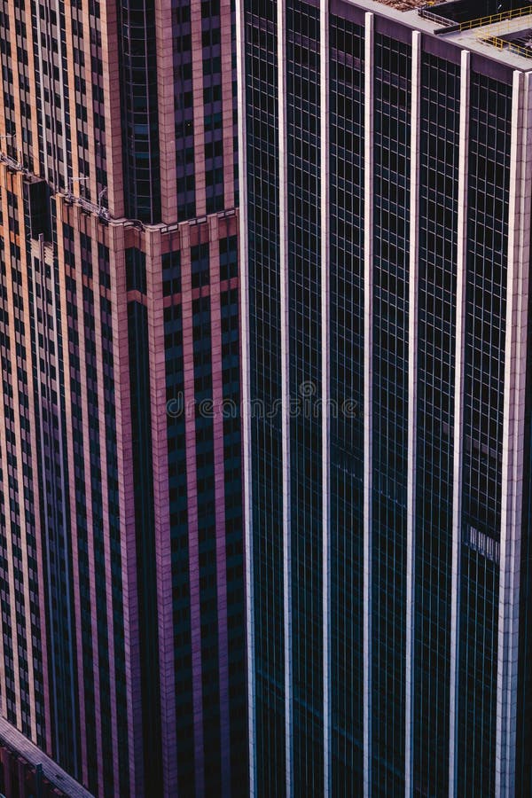 Immagine verticale di un edificio abstract highrise a new york fotografie stock