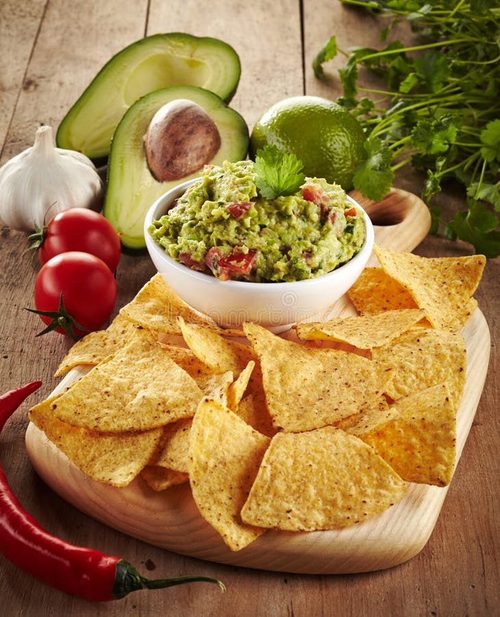 Alimento Messicano Salsa Del Guacamole E Primo Piano Dei Nacho in Una