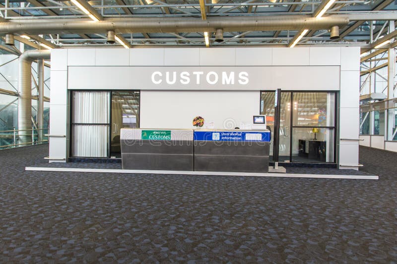 Immigrations-Zollkontrollezähler am Flughafen stockbilder Immigrations-Zollkontrollezähler am Flughafen stockbilder