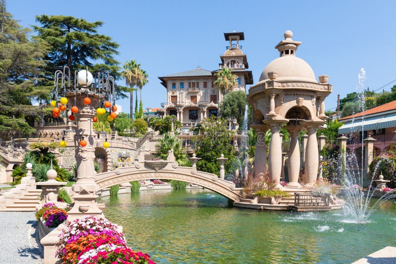 Imperia italy villa grock grocks italianos mansão com fonte de jardim belo verão fotografia de stock