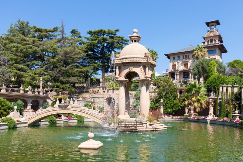Imperia italy villa grock grocks italianos mansão com fonte de jardim belo verão fotografia de stock