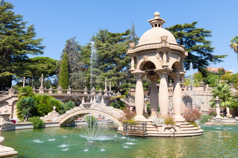 Imperia italy villa grock grocks italianos mansão com fonte de jardim belo verão foto de stock