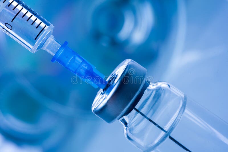 Impfphiolendosisgrippeimpfungsdrogen-Nadelspritze, hypodermatische Einspritzung der medizinischen Konzeptschutzimpfung lizenzfreie stockbilder Impfphiolendosisgrippeimpfungsdrogen-Nadelspritze, hypodermatische Einspritzung der medizinischen Konzeptschutzimpfung lizenzfreie stockbilder