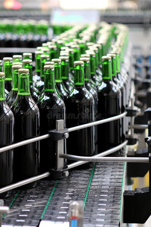 Impianto di imbottigliamento immagini stock Impianto di imbottigliamento immagini stock