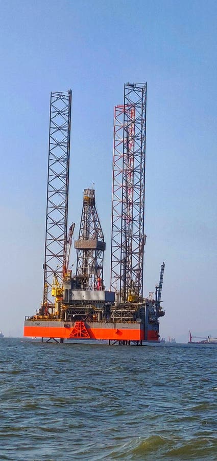 Impianto offshore, impianto di perforazione, livello di Bombay, Mumbai, mare, Mar Arabico, olio, offshore immagine stock libera da diritti Impianto offshore, impianto di perforazione, livello di Bombay, Mumbai, mare, Mar Arabico, olio, offshore immagine stock libera da diritti
