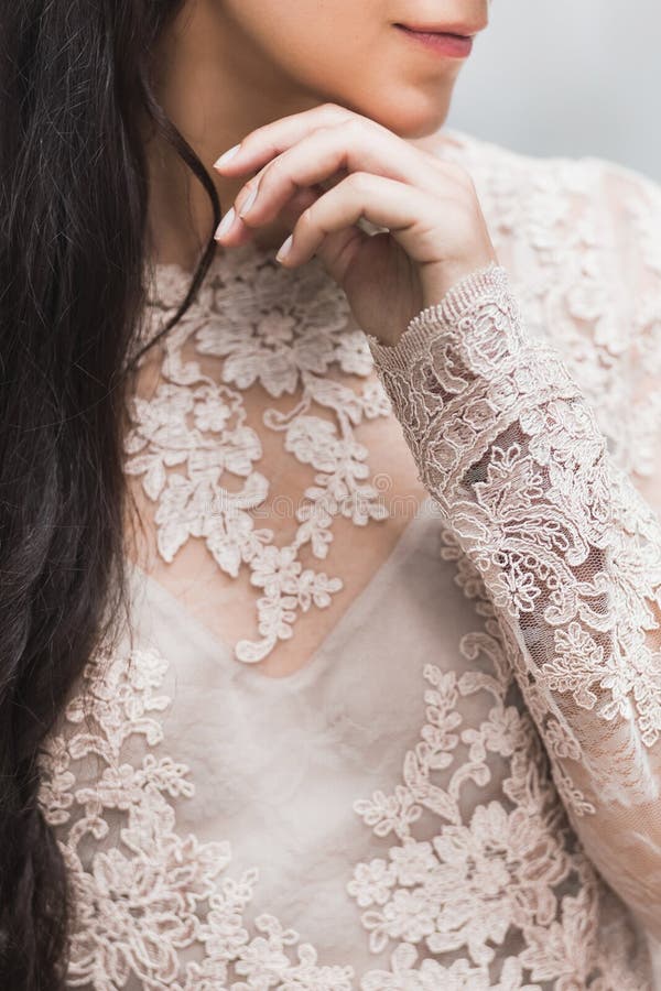 Impresionante Capa De Encaje Hecha a Mano Para Vestido De Boda Imagen de archivo - Imagen de muchacha, belleza: 202170383 Impresionante Capa De Encaje Hecha a Mano Para Vestido De Boda Imagen de archivo - Imagen de muchacha, belleza: 202170383
