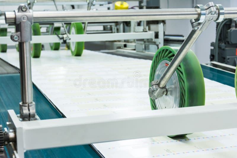 Imprimir a indústria de empacotamento alinha o equipamento Q da tecnologia da fábrica imagem de stock Imprimir a indústria de empacotamento alinha o equipamento Q da tecnologia da fábrica imagem de stock