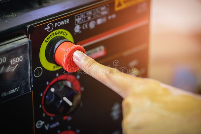 Impulso do dedo na máquina de soldadura vermelha do interruptor de parada da emergência