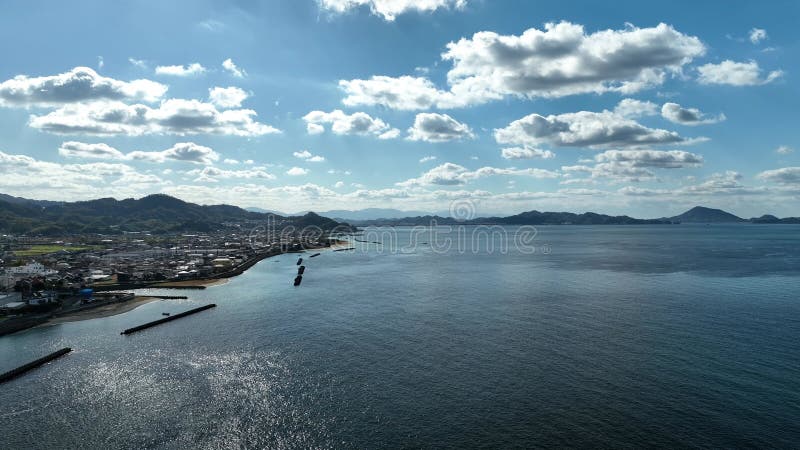 Imágenes de drones de aguas residuales en la costa de la ciudad costera de pesaro pu italy almacen de video