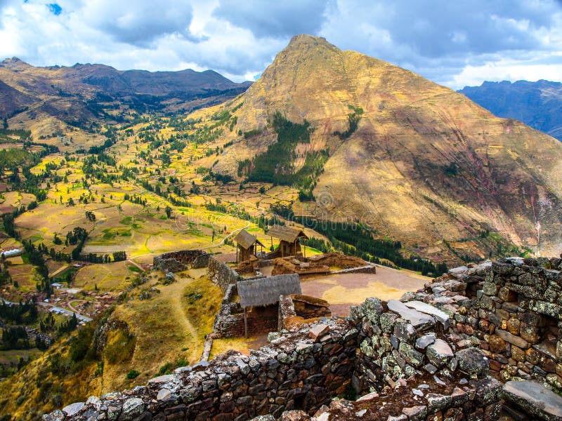 Incafästningen fördärvar Pisaq i den sakrala dalen för den Urubamba floden, Peru, Sydamerika arkivbilder Incafästningen fördärvar Pisaq i den sakrala dalen för den Urubamba floden, Peru, Sydamerika arkivbilder