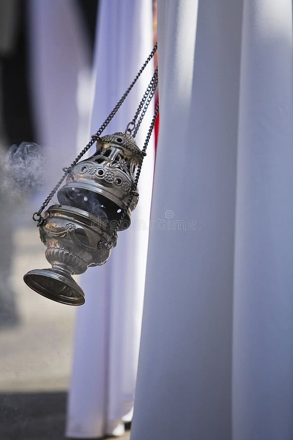 Incensario De Plata O Alpaca Para Quemar Incienso En La Semana Santa,  Andalucía, España Fotos, retratos, imágenes y fotografía de archivo libres  de derecho. Image 23544614