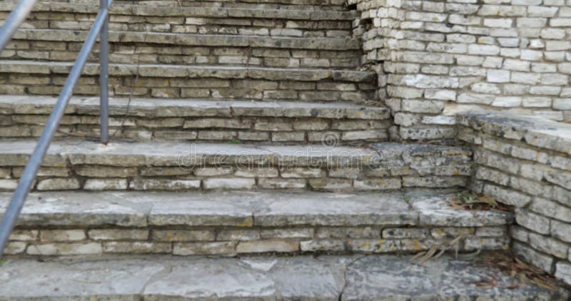 Inclinaison de l'escalier de pierre