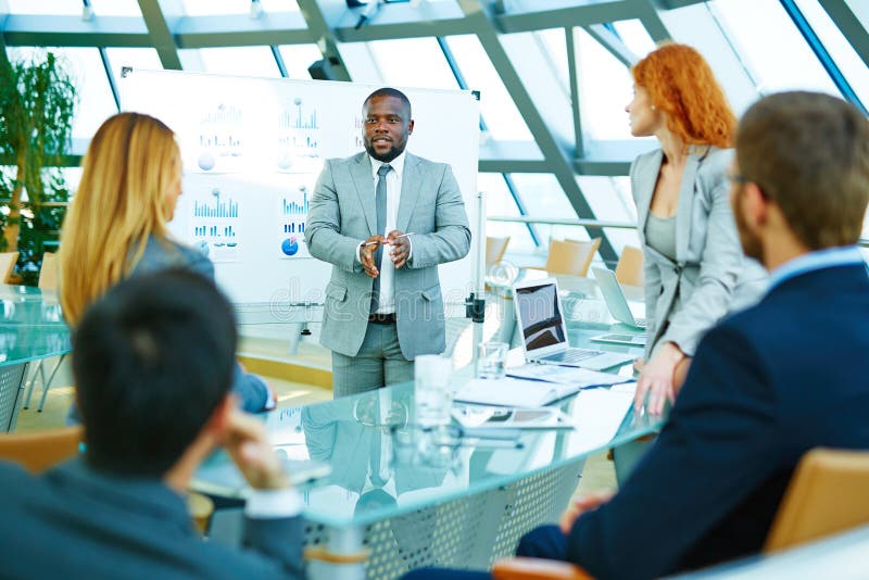 Riunione in sala riunioni immagine stock