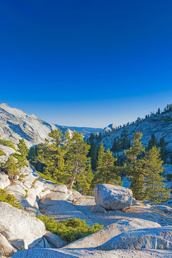 incredible-mountain-rock-formations-world-famous-yosemite-stock-photos