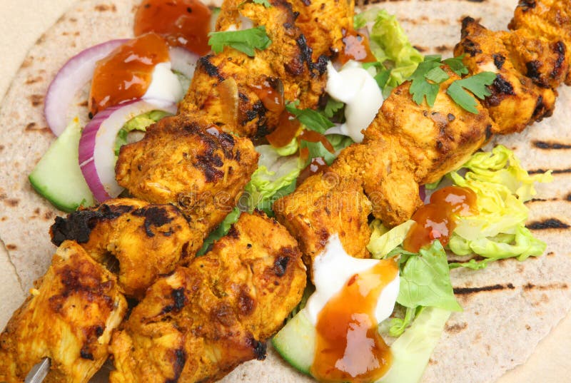 Inder Tandoori-Huhn-Tikka-Kebabs Stockbild - Bild von koriander ...