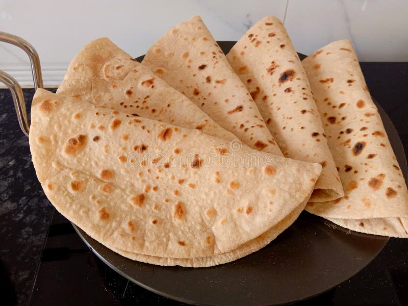 https://thumbs.dreamstime.com/b/indian-bread-roti-made-whole-wheat-flour-refind-added-yeast-tawa-dough-190429504.jpg