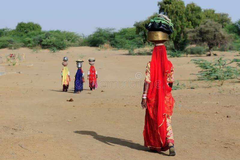 Indians with jugs on the head going for water to the well on the desert stock images Indians with jugs on the head going for water to the well on the desert stock images