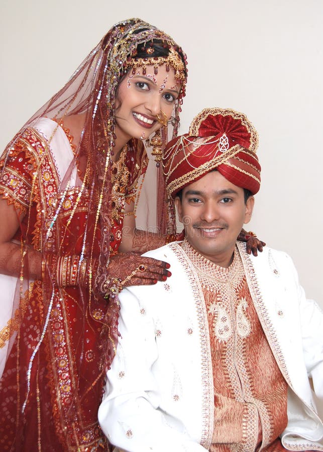 Saranya + Ravi - Reception - Vivaha Studio Pictures | Wedding Photographers  in Chennai - WedMeGood