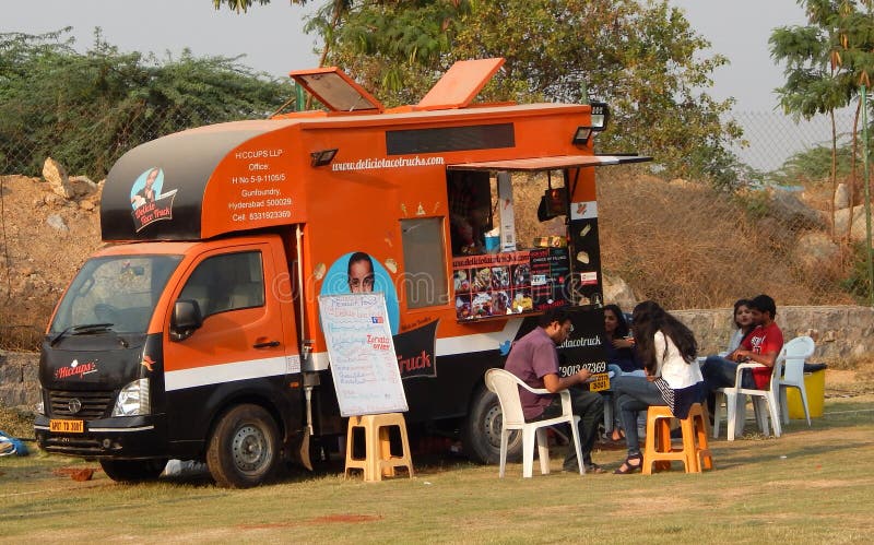 Indian street food vendor editorial photography. Image of crowd - 21771037