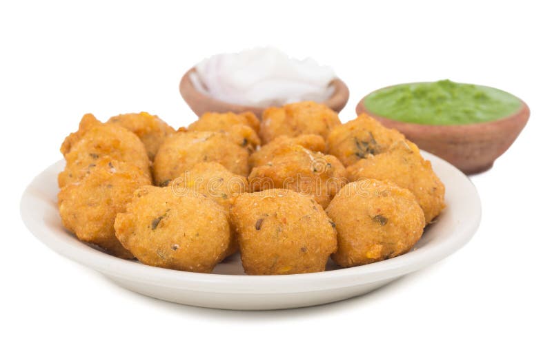 indian spicy street food dal vada also know as moong pakoda pakode pakore pakora bhajiya served green chutney onion 159073220