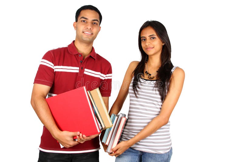 Dos joven indio estudiantes en blanco.