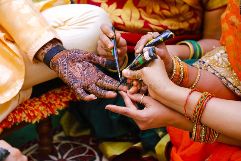 Indian Wedding Ceremony : Groom Hand with Mehandi Design Stock Photo -  Image of background, female: 178201850