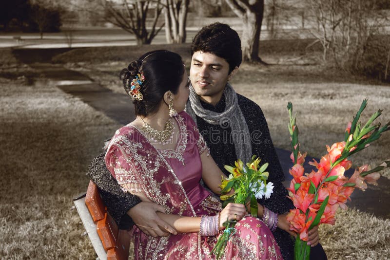 Punjabi Couple Images Download for 2 Lines Poetry | Best Urdu … | Pakistani  wedding photography, Indian wedding photography poses, Indian wedding couple  photography