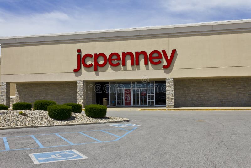 Indianapolis - cerca do junho de 2016: JC Penney Retail Mall Location JCP é um varejista do fato e da mobília para a casa IV foto de stock Indianapolis - cerca do junho de 2016: JC Penney Retail Mall Location JCP é um varejista do fato e da mobília para a casa IV foto de stock