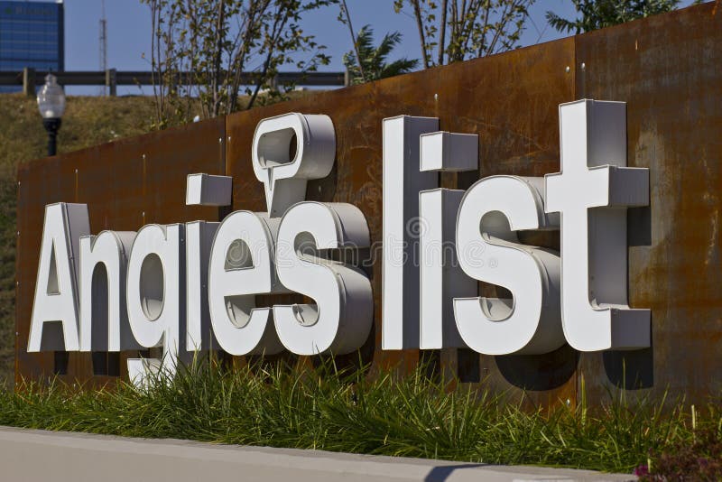 INDIANAPOLIS - CERCA DO OUTUBRO DE 2015: Escritório empresarial e matrizes da lista de Angies fotografia de stock royalty free INDIANAPOLIS - CERCA DO OUTUBRO DE 2015: Escritório empresarial e matrizes da lista de Angies fotografia de stock royalty free