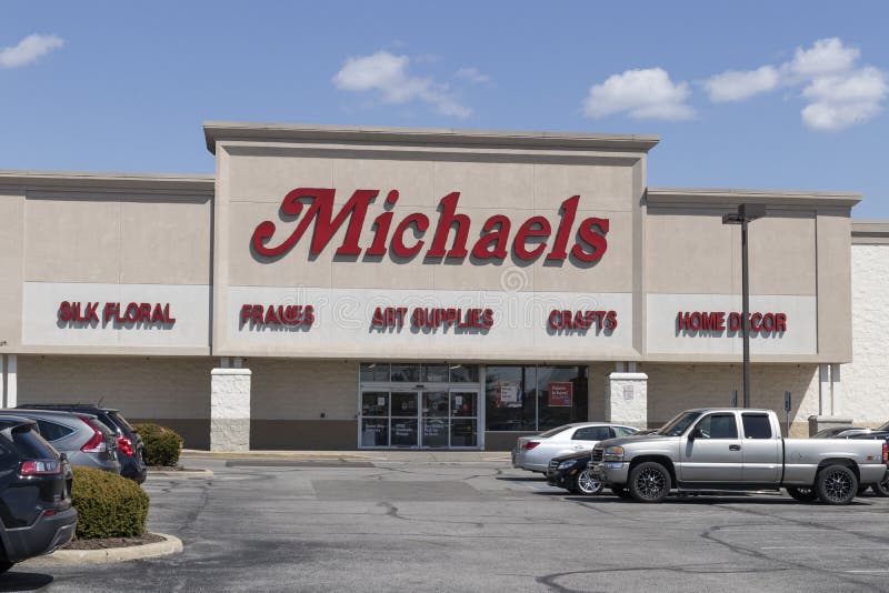 Cincinnati - Circa July 2021: Michaels Craft Store. Michaels is an arts and  crafts retail chain Stock Photo - Alamy