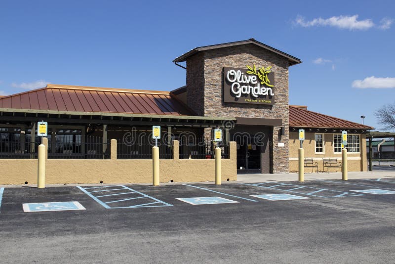 Olive Garden Restaurant Stock Photos Download 1 381 Royalty Free