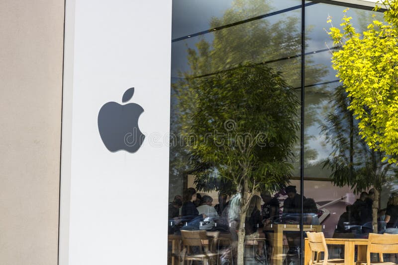 Las Vegas - Circa July 2017: Apple Store Retail Mall Location