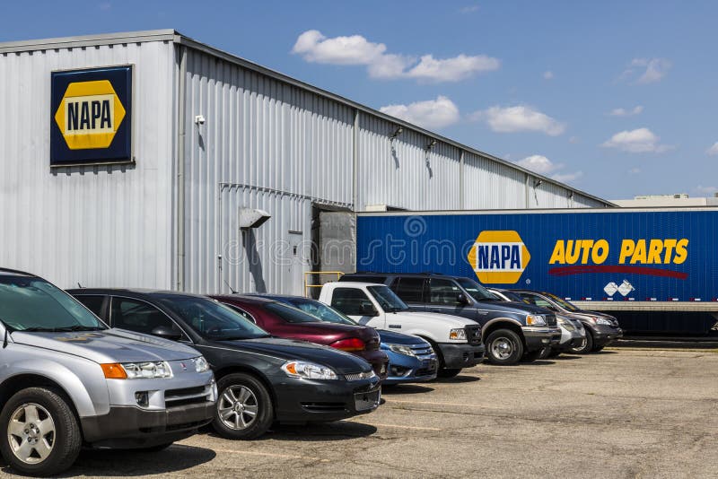 Indianapolis - circa im August 2017: NAPA-Autoteil-Lager NAPA-Autoteile hat über 6.000 Standorten und ist ein NASCAR-Sponsor I stockbilder Indianapolis - circa im August 2017: NAPA-Autoteil-Lager NAPA-Autoteile hat über 6.000 Standorten und ist ein NASCAR-Sponsor I stockbilder