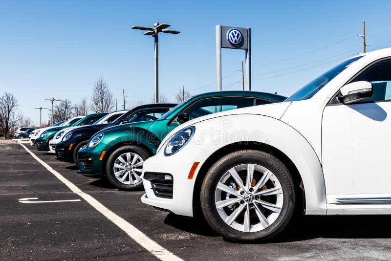 Indianapolis - circa marzo 2018: Automobili di Volkswagen e gestione commerciale di SUV Il VW è fra case automobilistiche del ` s immagini stock Indianapolis - circa marzo 2018: Automobili di Volkswagen e gestione commerciale di SUV Il VW è fra case automobilistiche del ` s immagini stock