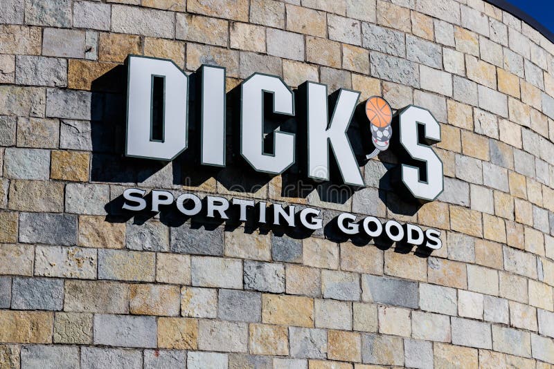 Indianapolis - circa marzo de 2018: Ubicación de las mercancías del ` s de Dick que se divierte al por menor El ` s de Dick prohi fotos de archivo Indianapolis - circa marzo de 2018: Ubicación de las mercancías del ` s de Dick que se divierte al por menor El ` s de Dick prohi fotos de archivo