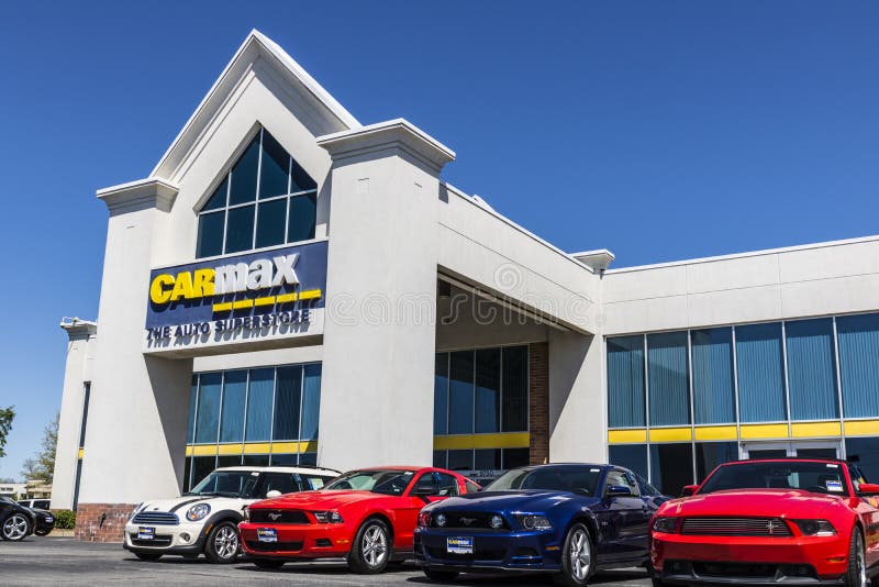 Indianapolis - Około Kwiecień 2017: CarMax Auto przedstawicielstwo handlowe CarMax jest Wielkim samochodu detalistą w USA VII zdjęcie stock Indianapolis - Około Kwiecień 2017: CarMax Auto przedstawicielstwo handlowe CarMax jest Wielkim samochodu detalistą w USA VII zdjęcie stock