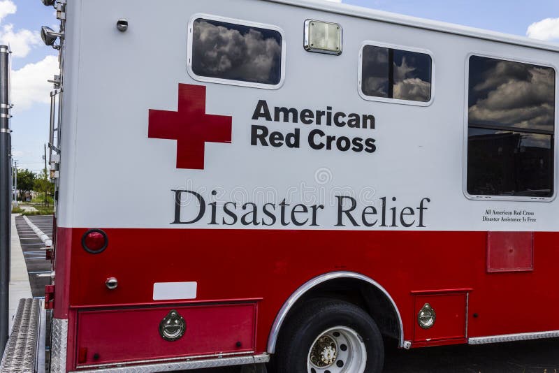 Indianapolis - Około Sierpień 2016: Amerykańska czerwony krzyż pomoc ofiarom klęsk Van I