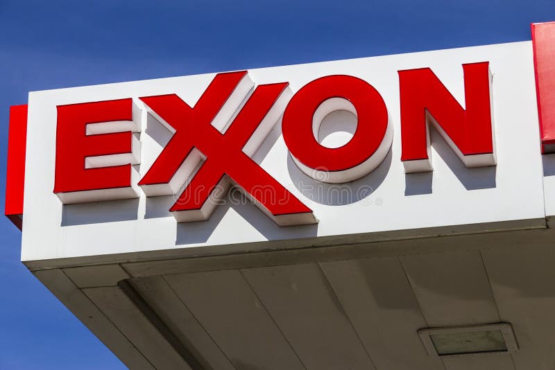 Indianapolis - vers en février 2017 : Exxon Retail Gas Location ExxonMobil est compagnie de pétrole et de gaz du ` s du monde la