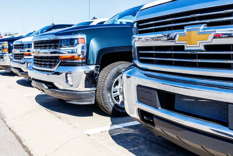 Indianapolis - vers en mars 2018 : Camions de Chevrolet chez Chevy Dealership Chevrolet est une Division de General Motors V