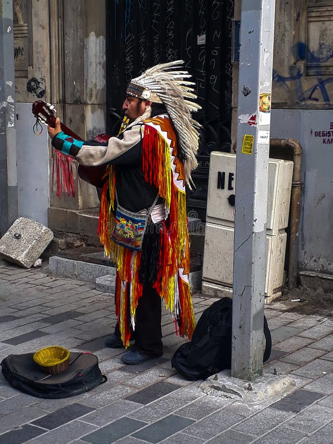 Indianische Spielende Instrumente Istiklal Istanbul Redaktionelles Foto Bild Von Guitarre Instrumente