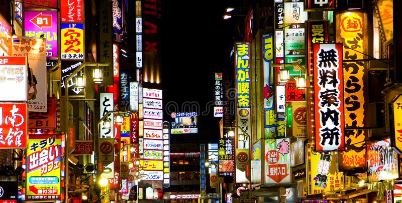 Indicatori luminosi al neon del distretto della luce rossa di Tokyo