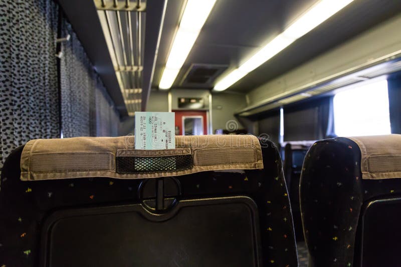 Indietro del sedile in treno fotografia stock libera da diritti Indietro del sedile in treno fotografia stock libera da diritti