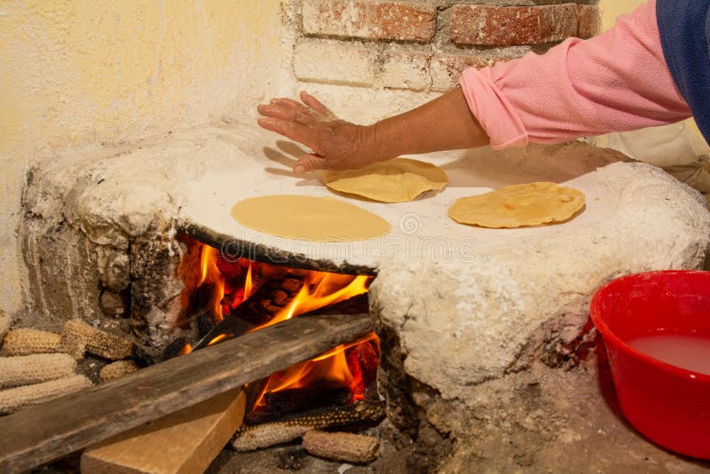 Tortillas On Comal Stock Illustration - Download Image Now - Tortilla -  Flatbread, Flour, Fire - Natural Phenomenon - iStock
