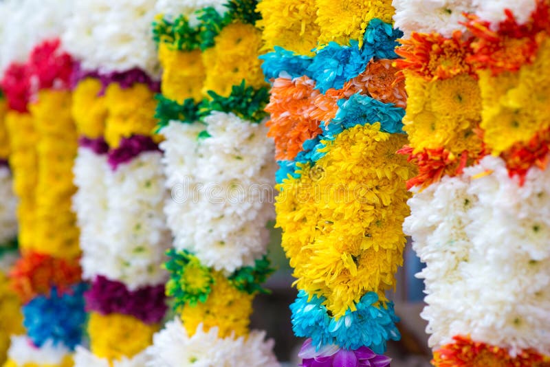 Indische bunte Blumengirlanden lizenzfreie stockfotos Indische bunte Blumengirlanden lizenzfreie stockfotos