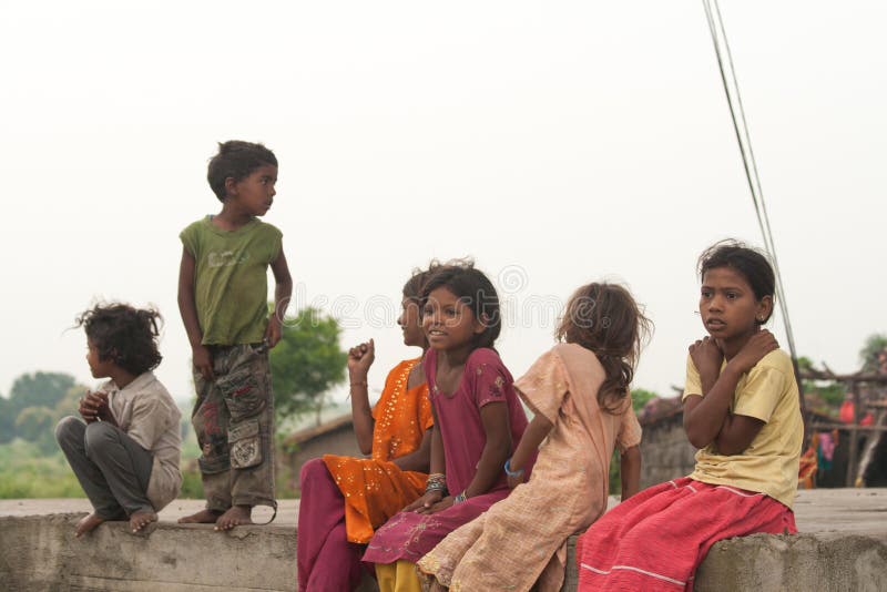 Indische Dorfkinder nahe Indore Indien lizenzfreie stockfotos Indische Dorfkinder nahe Indore Indien lizenzfreie stockfotos