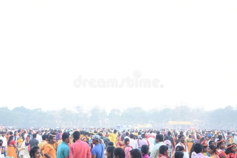Indische mensen die holi met kleuren spelen en gulal in een grond stock afbeeldingen Indische mensen die holi met kleuren spelen en gulal in een grond stock afbeeldingen