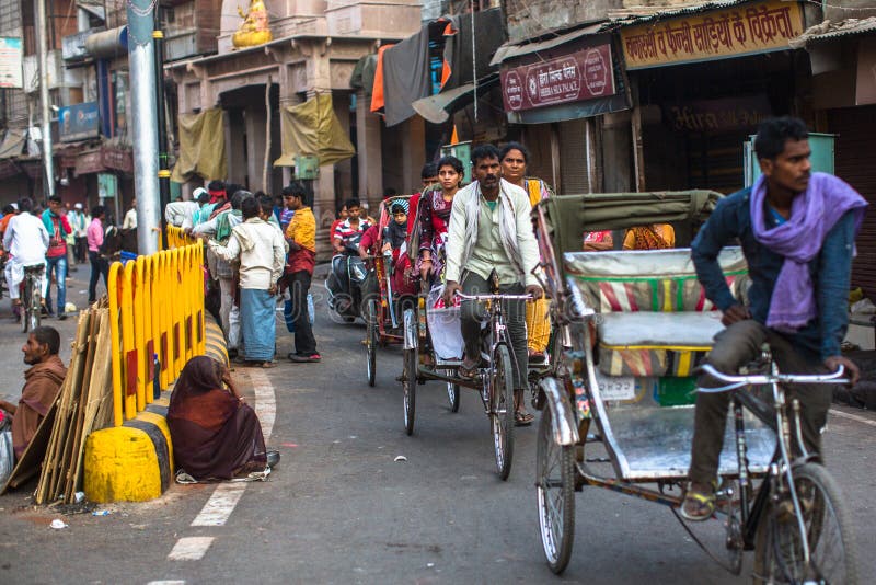 Download Indische Trishaw Op De Straat Volgens Legenden, Werd De Stad 5000 Jaar Geleden Opgericht Door God Shiva Over Redactionele Foto - Afbeelding bestaande uit service, zwart: 114225531