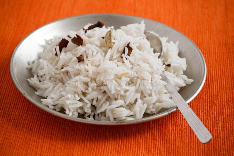Indischer Reis Mit Gewürzen Stockfoto - Bild von kurs, löffel: 21151994