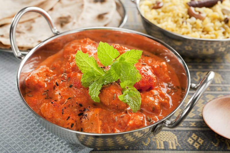 Indisches Curry-Huhn Tikka Masala Stockbild - Bild von grün, chapati ...