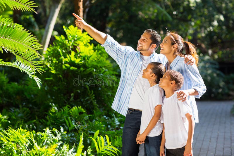 Indiskt se för familj fotografering för bildbyråer